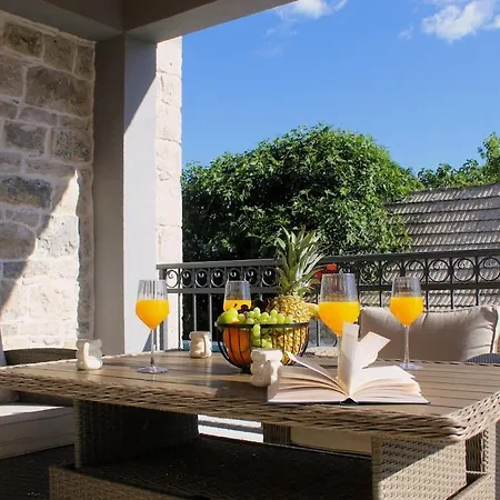 Villa Miravalle, - Lux With Private Parking, Jacuzzi And Heated Pool Ostrvica