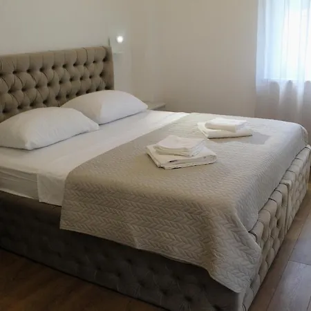 Miravalle, - Lux With Private Parking, Jacuzzi And Heated Pool
