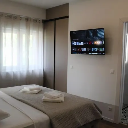 Villa Miravalle, - Lux With Private Parking, Jacuzzi And Heated Pool