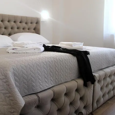 Miravalle, - Lux With Private Parking, Jacuzzi And Heated Pool Villa *