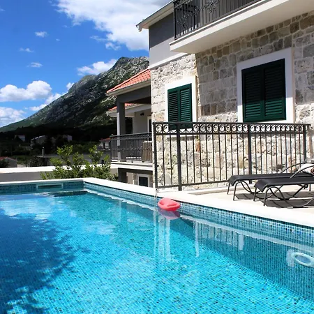 Miravalle, - Lux With Private Parking, Jacuzzi And Heated Pool *